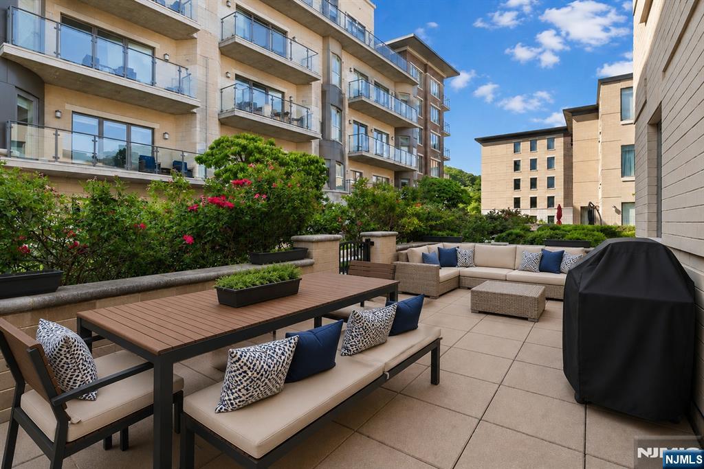 250 Henley Place #210 — photo 32