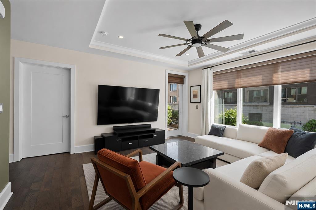 250 Henley Place 210 - Photo 5