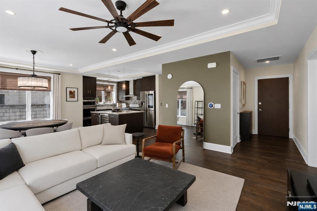 250 Henley Place #210 — photo 9