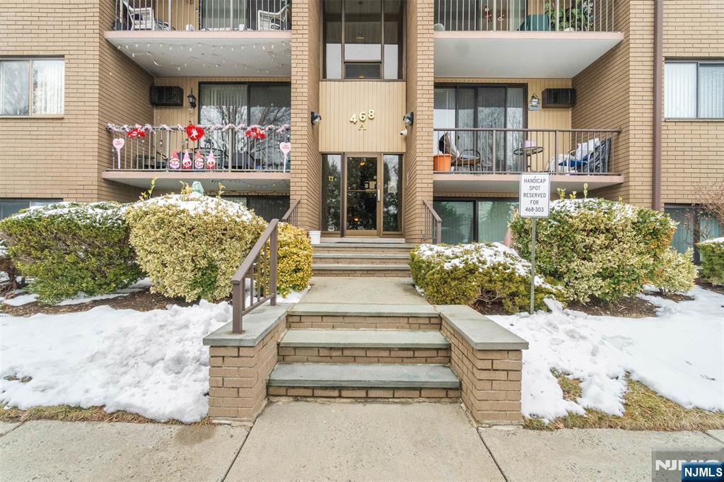 468 Liberty St #101, Little Ferry, NJ 07643
