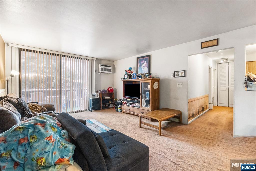 468 Liberty St #101, Little Ferry, NJ 07643