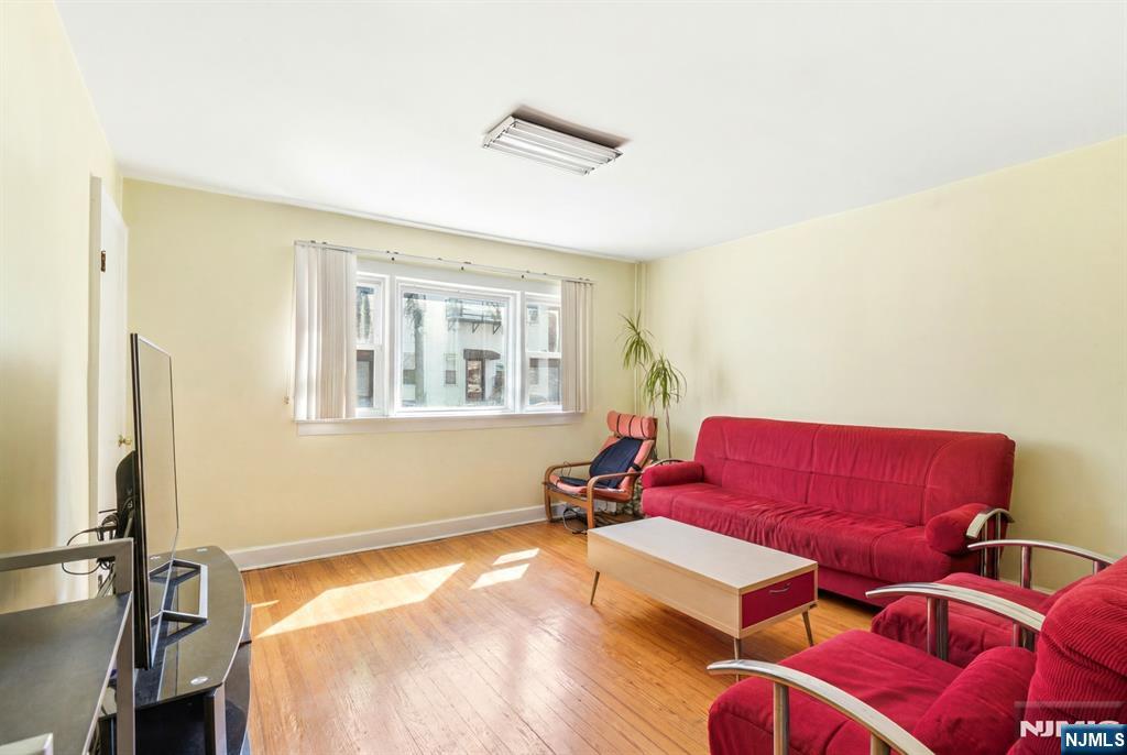 164 Hopkins Avenue - Photo 3