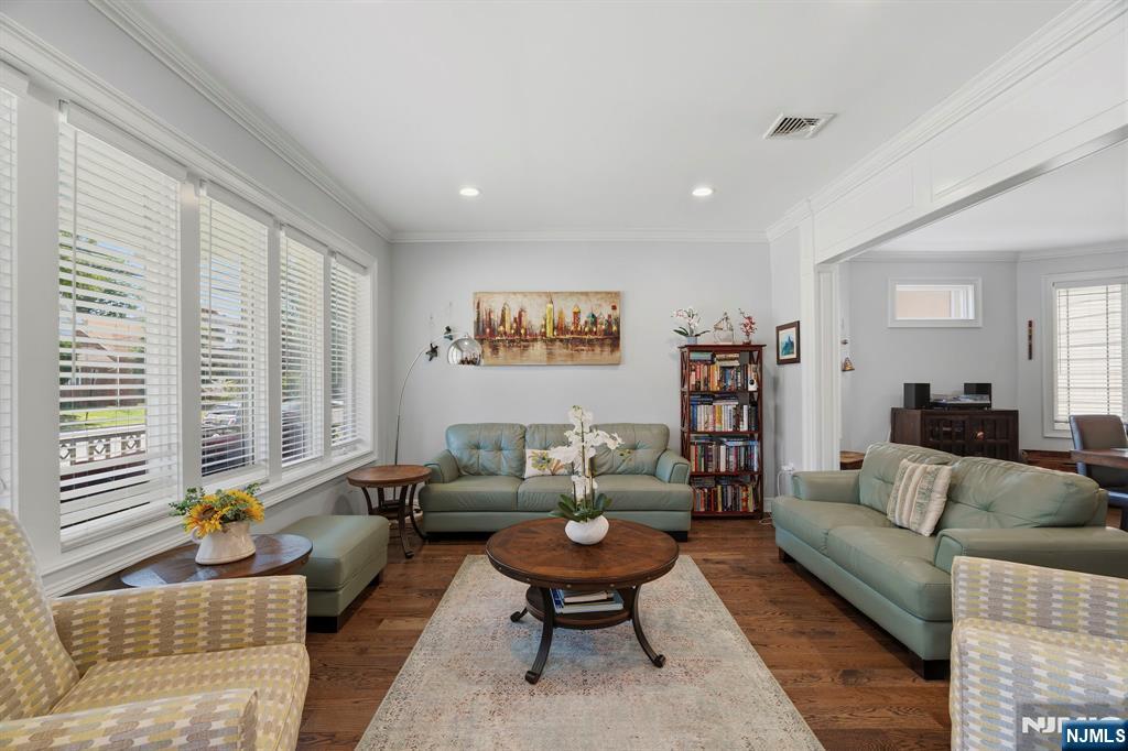 1077 Anderson - Photo 4