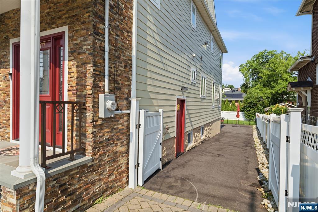 1077 Anderson, Fort Lee, NJ 07024