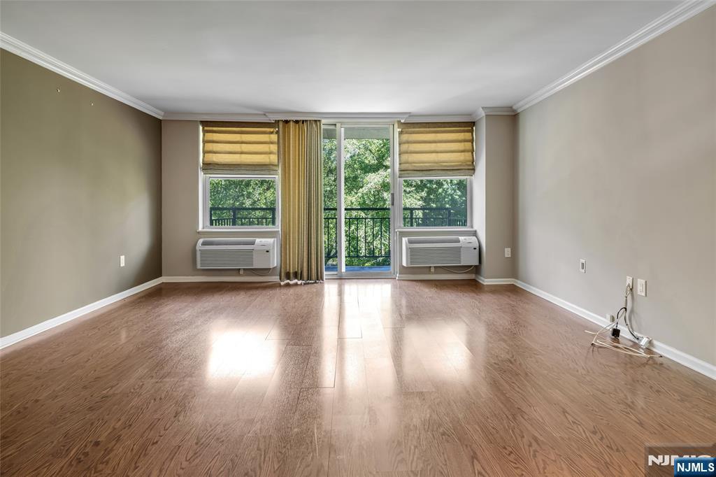 300 Main - Photo 1