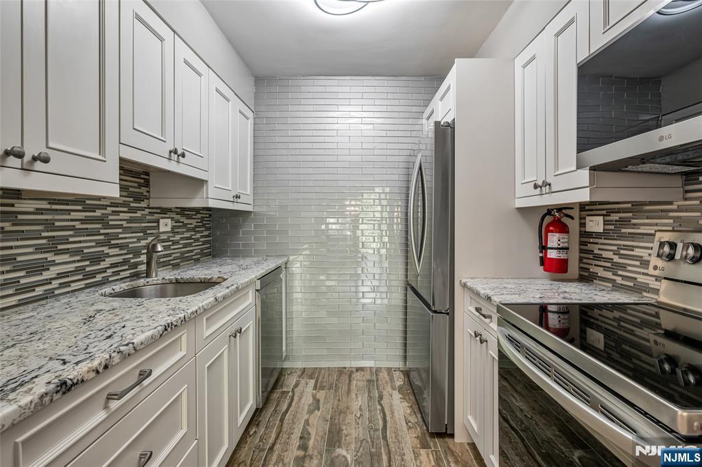 300 Main - Photo 2