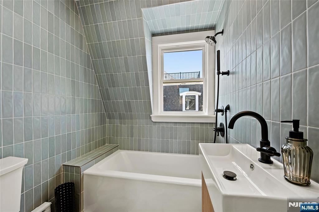55 Reservoir Avenue — photo 29