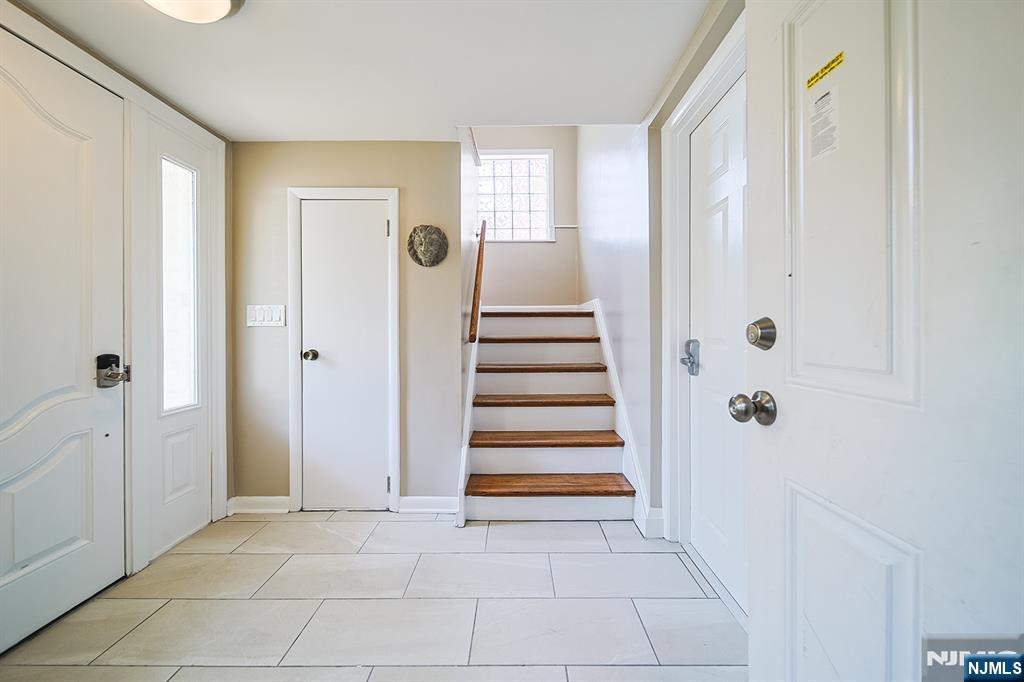 1227 Inwood Terrace 1F &amp; GF - Photo 2
