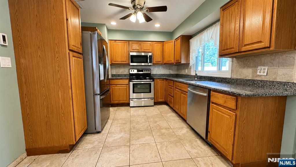 70 Hahn Ave, Rochelle Park, NJ 07662