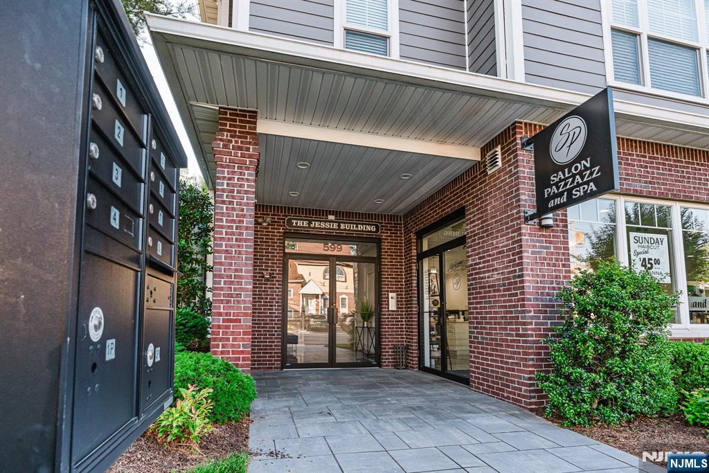599 Franklin Avenue 7 - Photo 2