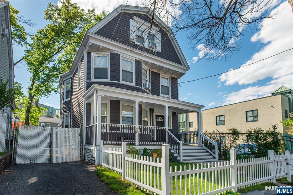 191 Smith Street - Photo 2