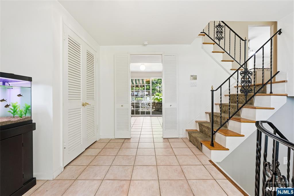 558 Green Lane - Photo 4