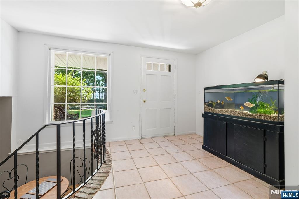 558 Green Lane - Photo 5