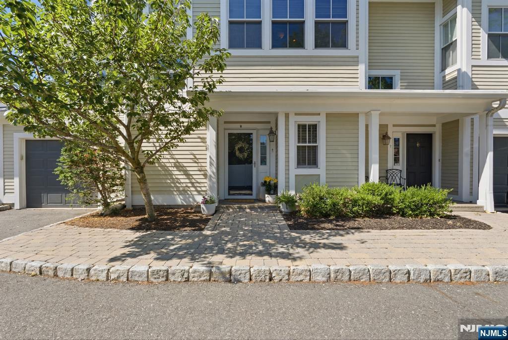 66 S Fullerton Avenue 8 - Photo 2
