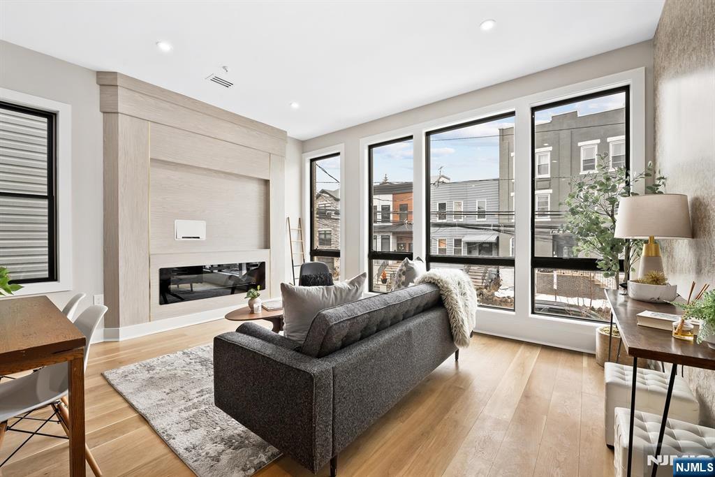 146 Sherman Avenue 2 - Photo 4