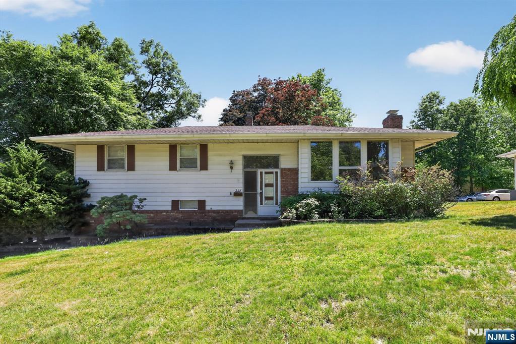 228 Shaw Place - Photo 1