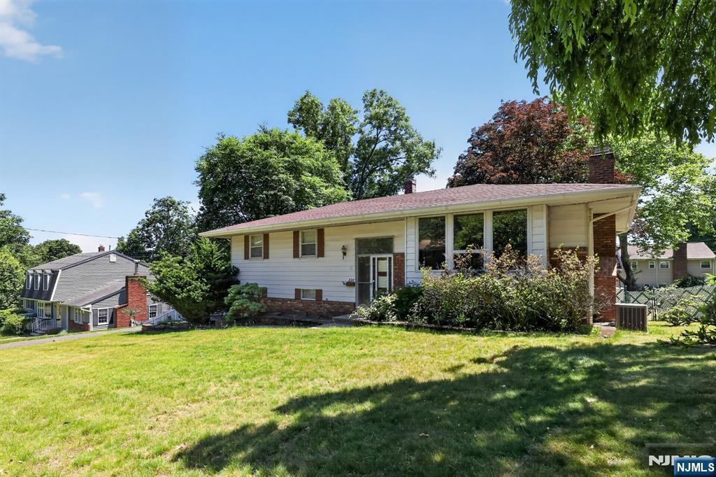 228 Shaw Place - Photo 2