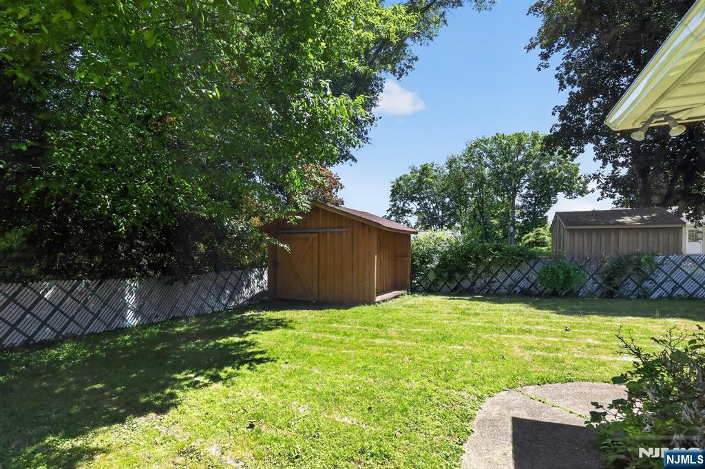 228 Shaw Place - Photo 3