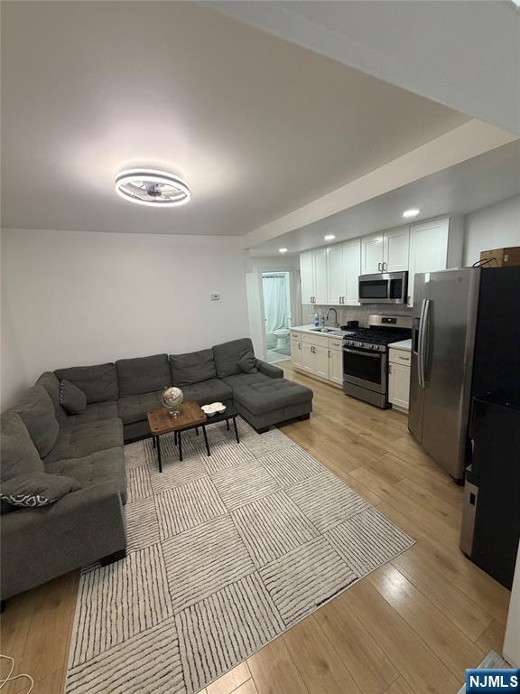 222 Riverview Pl, Cliffside Park, NJ 07010