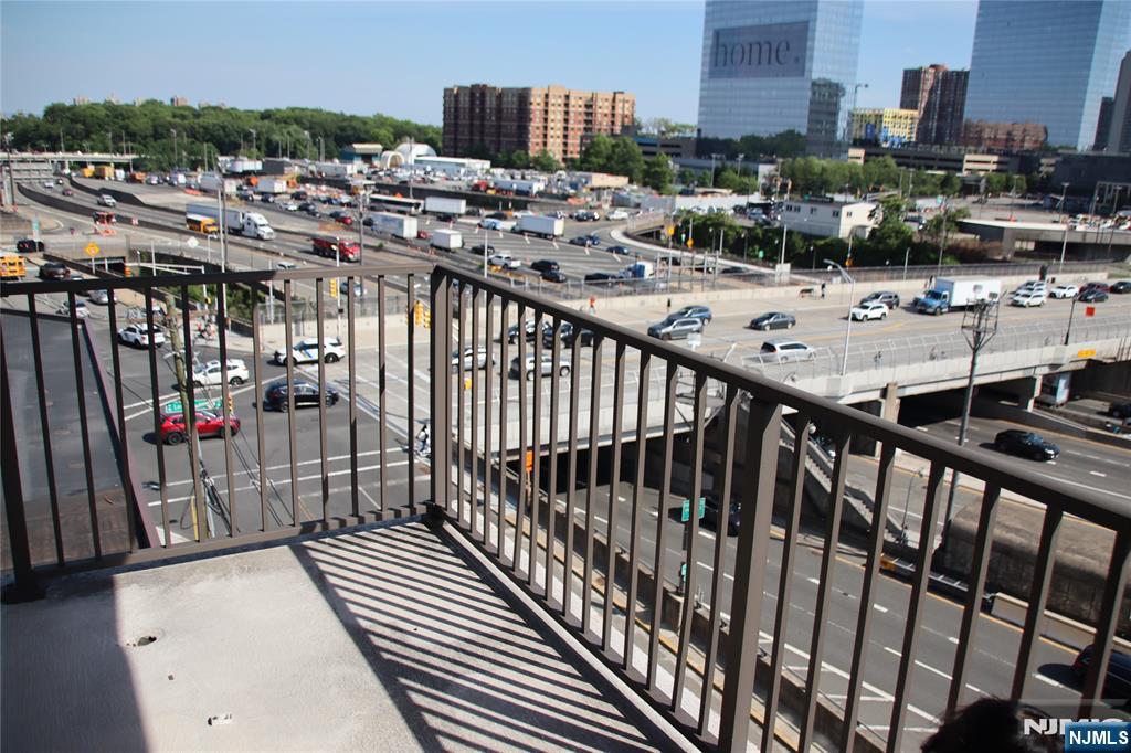 201 Bridge Plaza 7B - Photo 1