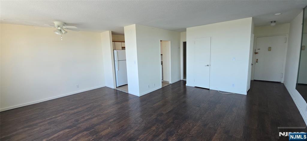 201 Bridge Plaza 14K - Photo 1