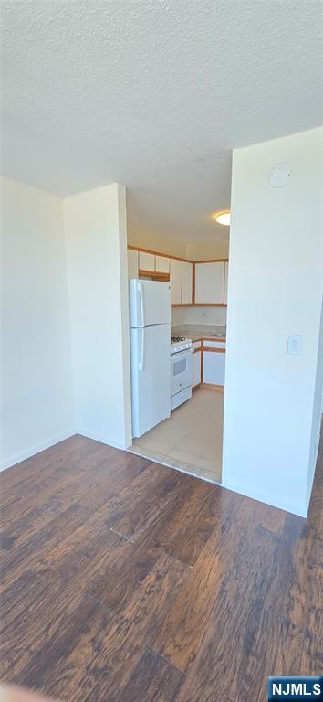 201 Bridge Plaza 14K - Photo 3