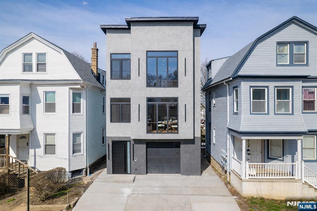 393 Myrtle Avenue - Photo 1
