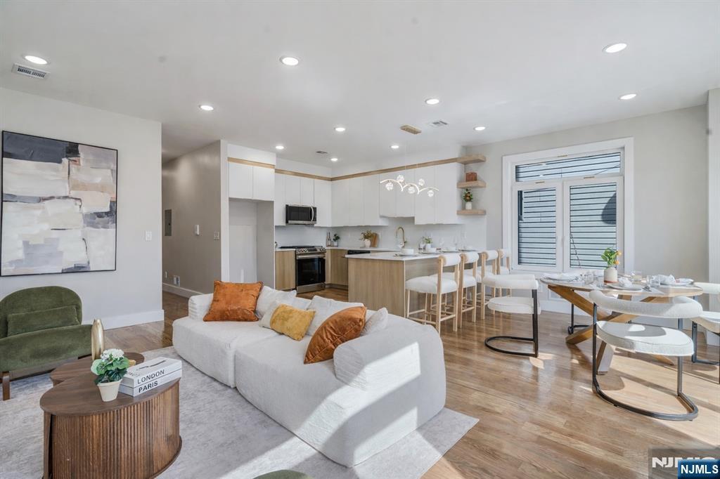 393 Myrtle Avenue - Photo 2