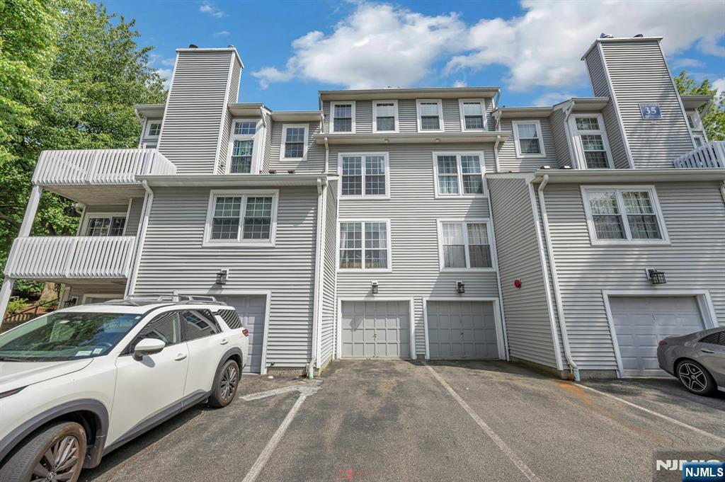 7 Eagles Notch Dr #4, Englewood, NJ 07631