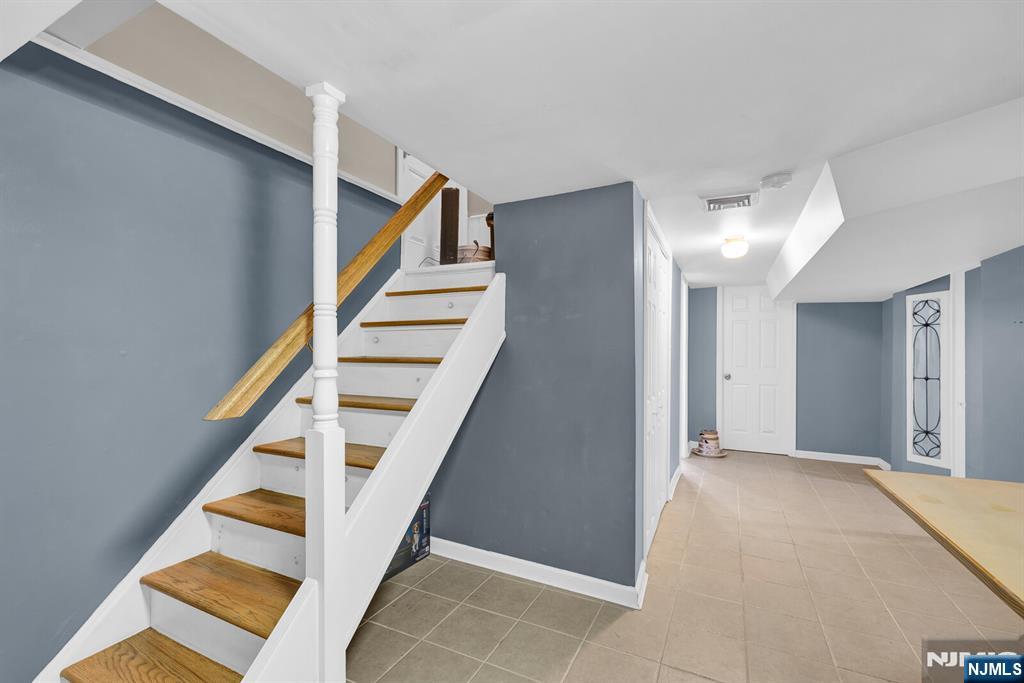 98 Maple Street — photo 34