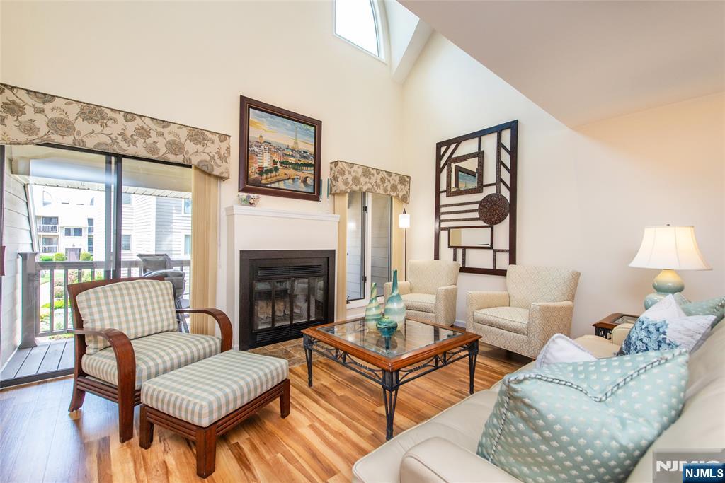 902 River Renaissance C02 - Photo 3