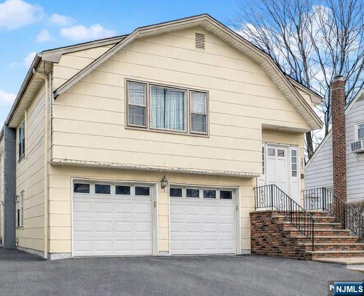 389 Madeline Avenue - Photo 2