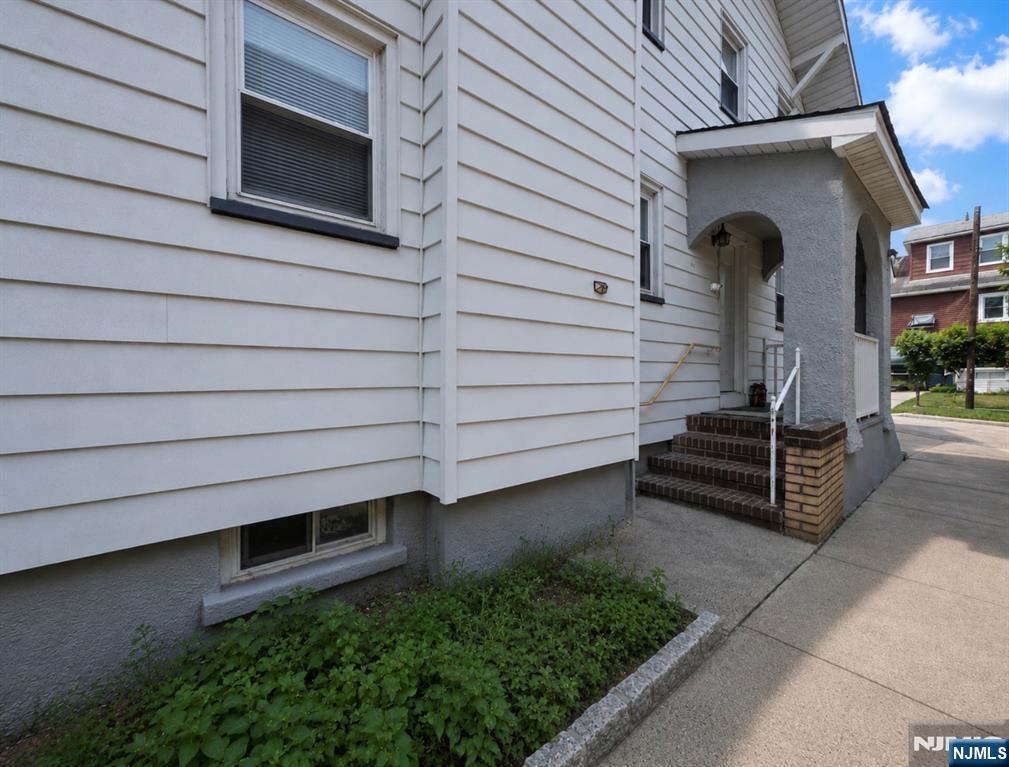 578 Hillside Street 2ND FLOOR - Photo 2