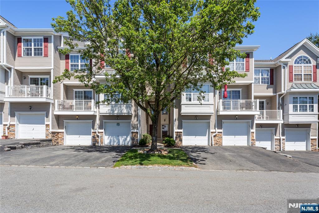 169 Vista Terrace 1609 - Photo 2