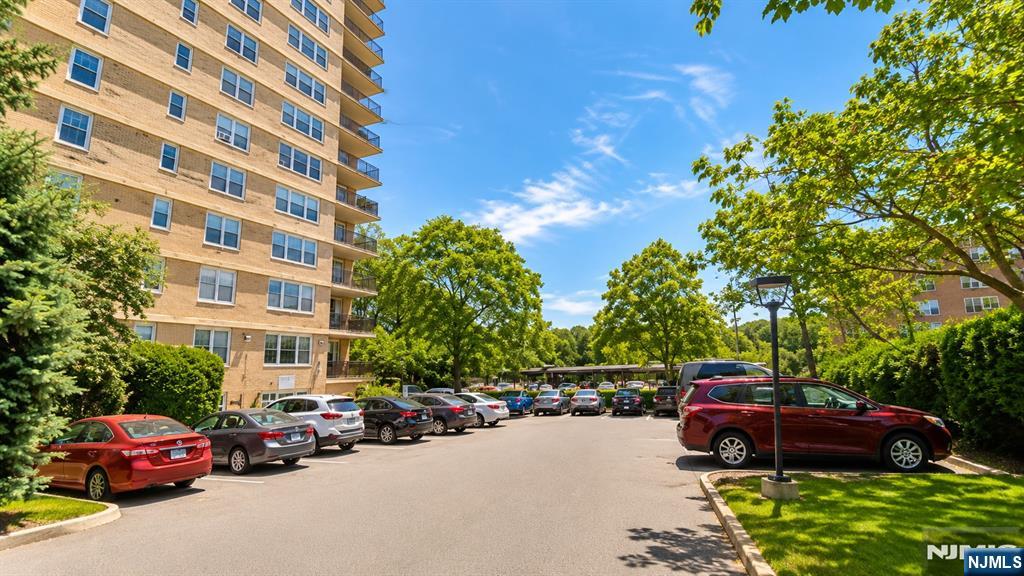 2200 N Central Rd #10G, Fort Lee, NJ 07024