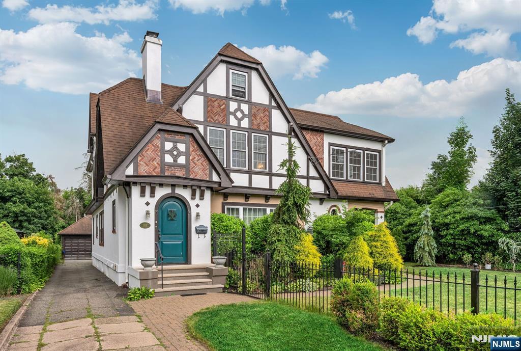 103 N Walnut Street - Photo 1