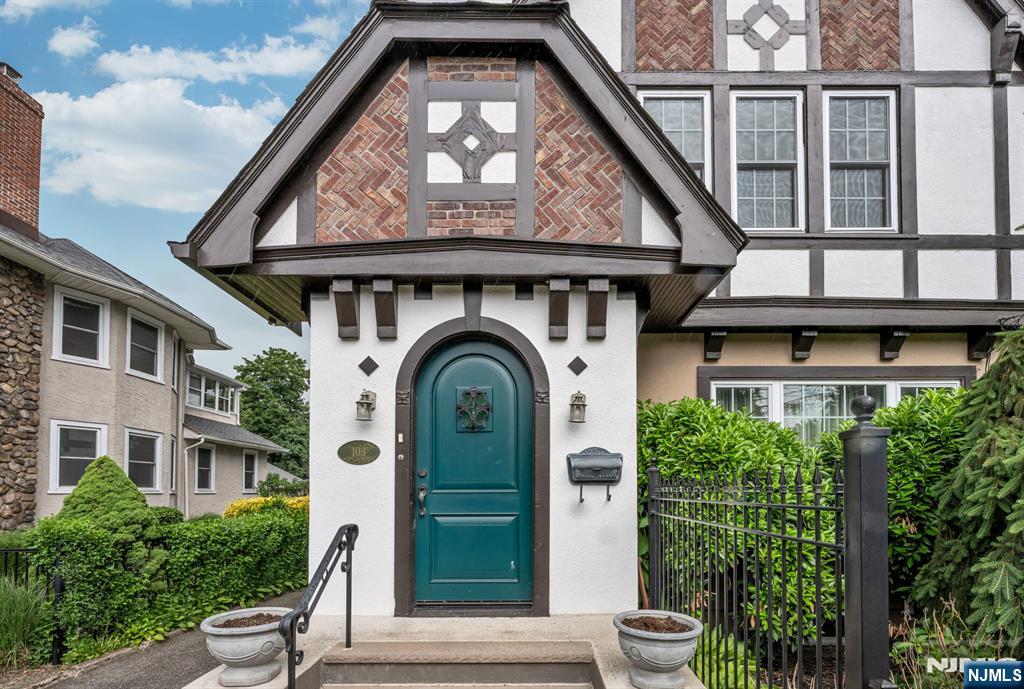 103 N Walnut Street - Photo 3