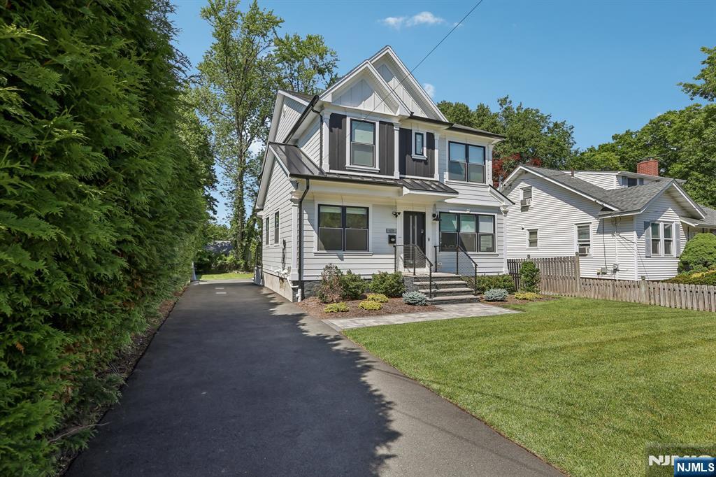 676 Ridgewood Avenue - Photo 3