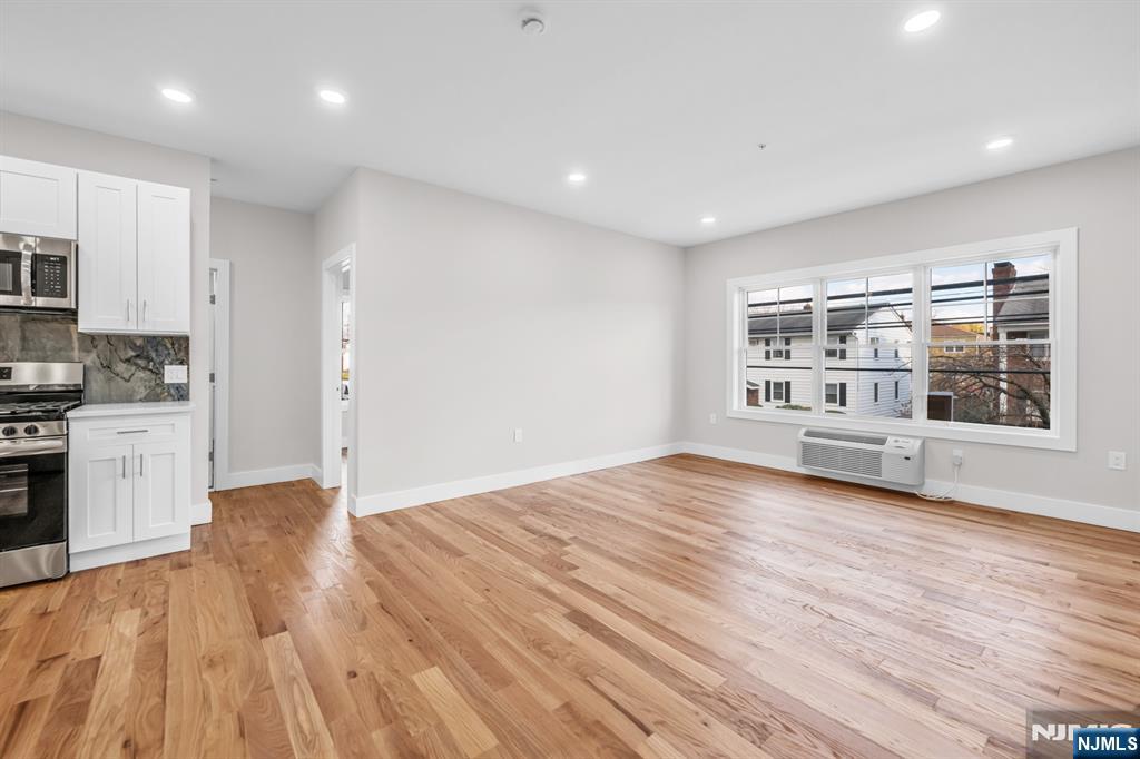 66 Mount Prospect Avenue 4 - Photo 5