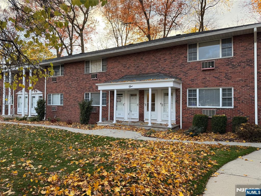 511 Washington Drive - Photo 1