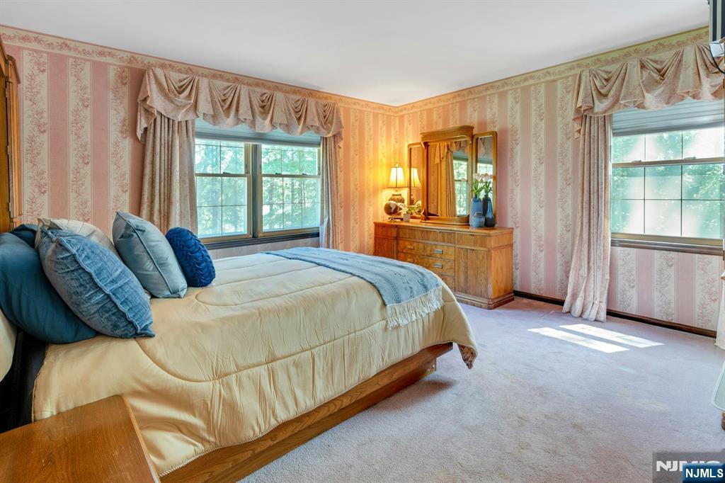 10 Moonshadow Court — photo 32