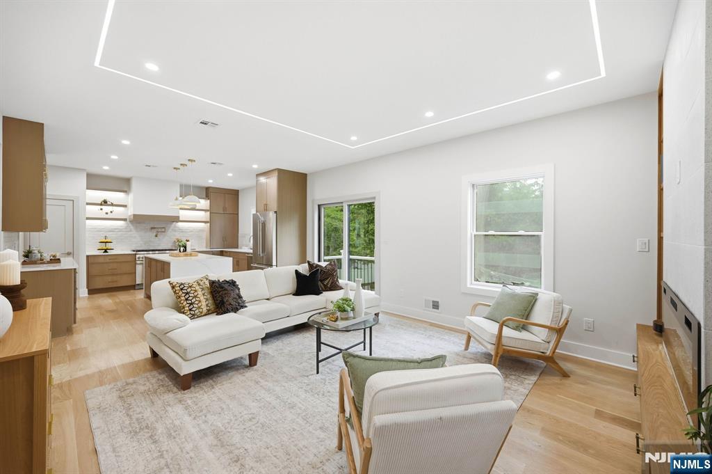 35 Sycamore Avenue — photo 18
