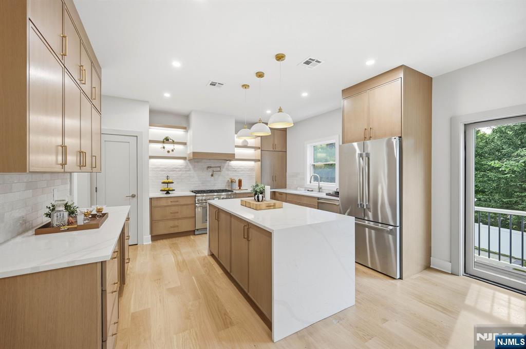 35 Sycamore Avenue — photo 20