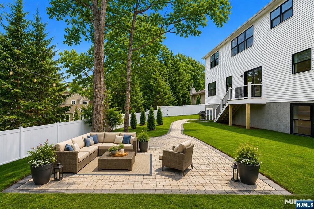 35 Sycamore Avenue — photo 32