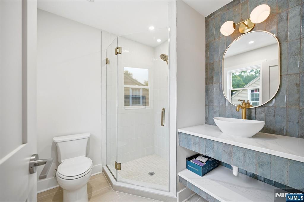 35 Sycamore Avenue — photo 10