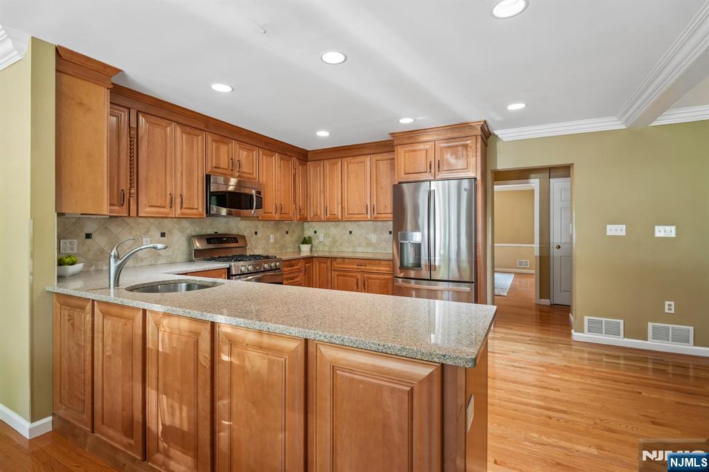 288 Wales Avenue — photo 17