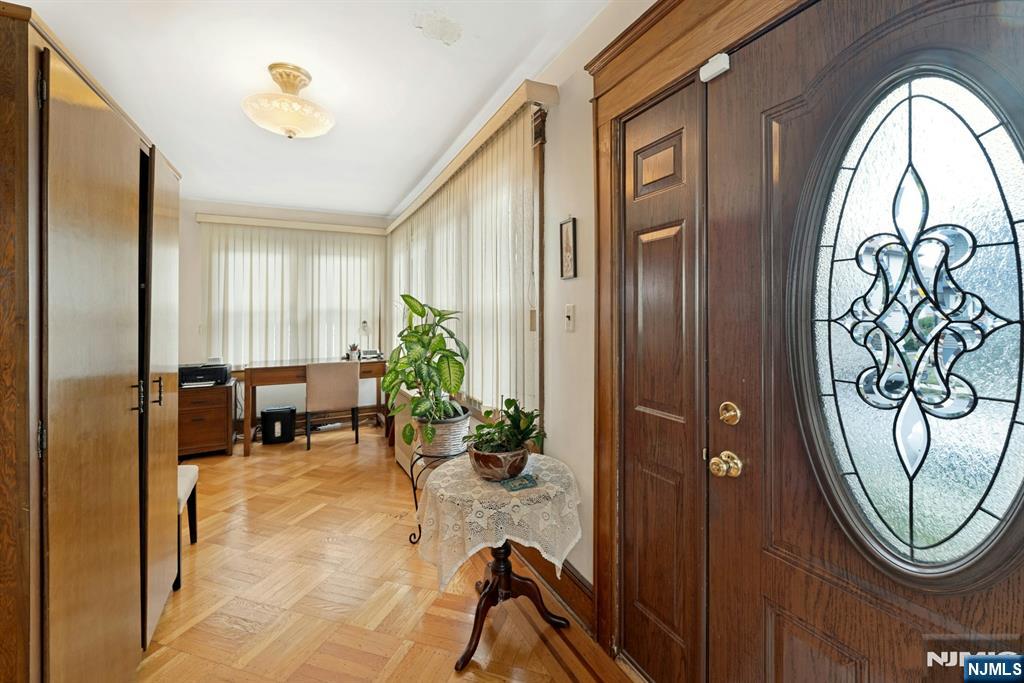 520 Dewey Ave, Cliffside Park, NJ 07010