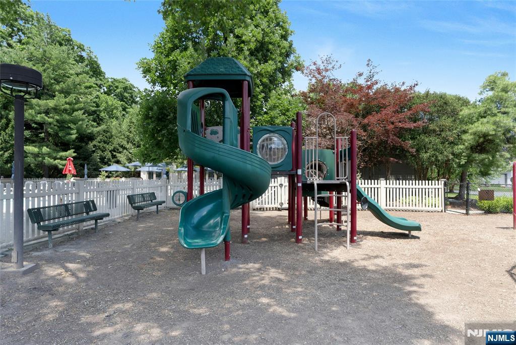 814 Hemlock Court — photo 42