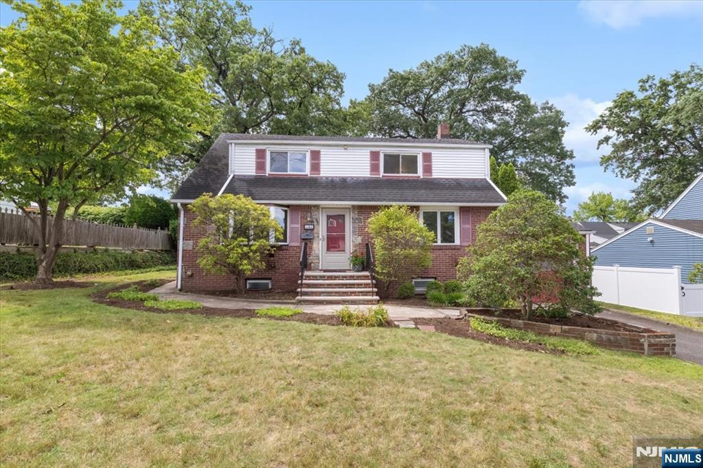 346 E Woodland Road - Photo 3
