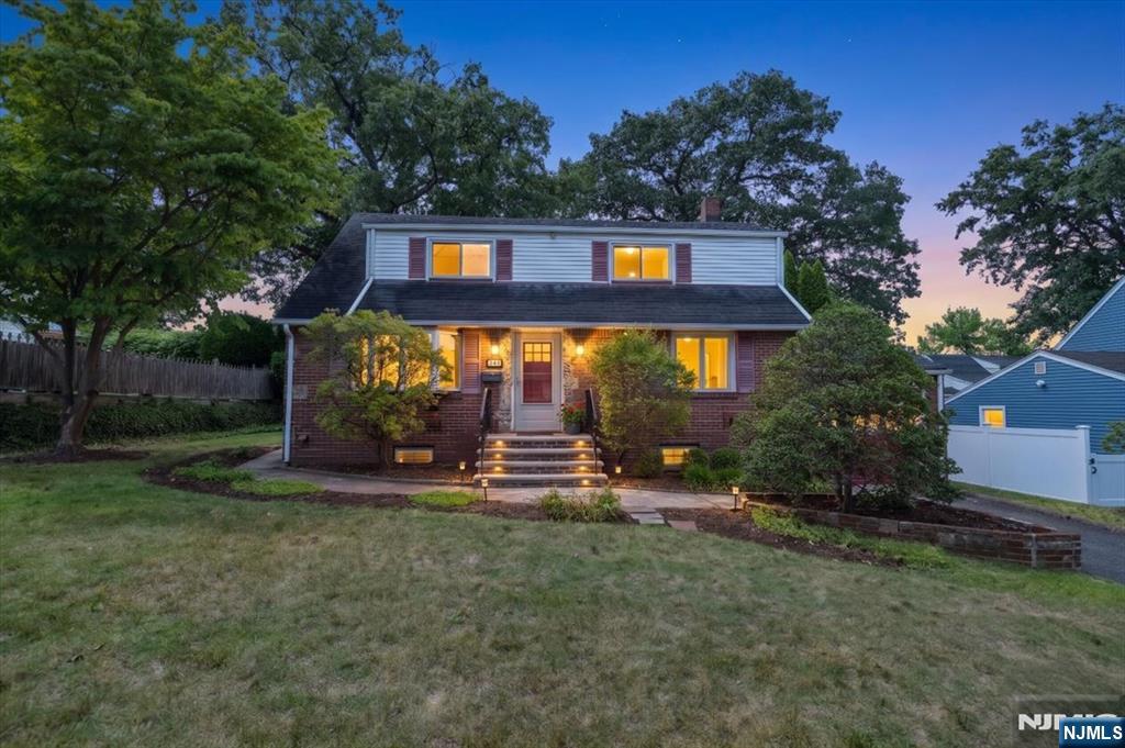 346 E Woodland Road - Photo 4